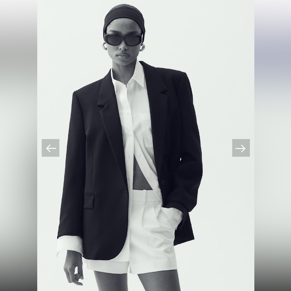 Aritzia white babaton Pleated Mini Short